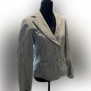 Tribal, size 8. Detailed! 82% cotton, 16% polyester, and 2%. Machine wash or DC.